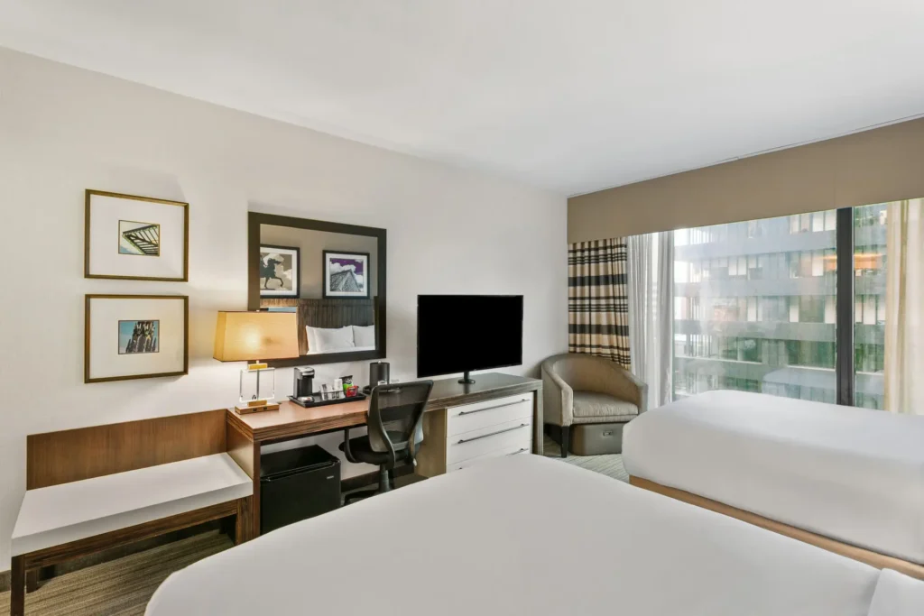 hotels near the Camden Yards in Baltimore that sleep 4 people