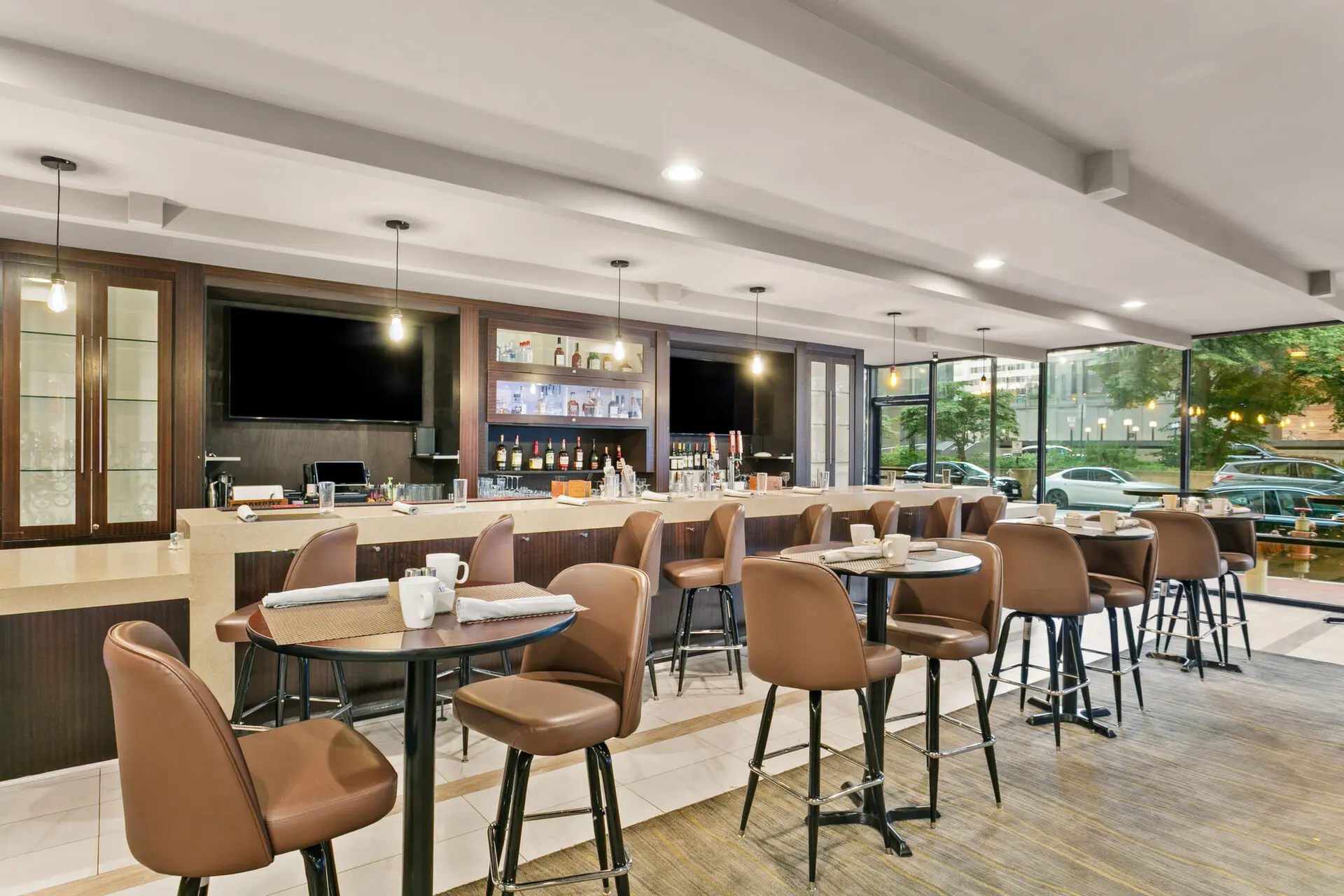 Sonesta Hotel Baltimore Inner Harbor cocktail bar and restaurant