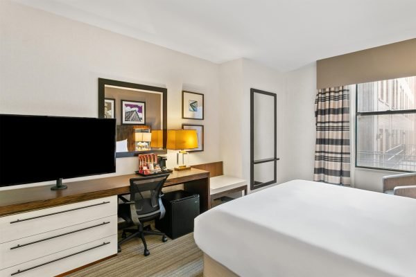 large king hotel room in baltimore md near the convention center