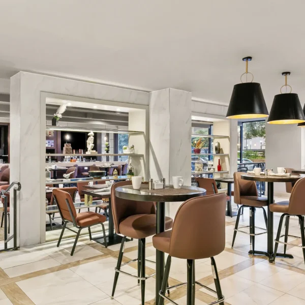 Sonesta-Hotel-Baltimore-Inner-Harbor-hotel-dining-area