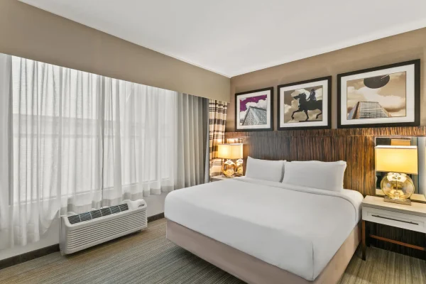 Sonesta Hotel Baltimore Inner Harbor king bed