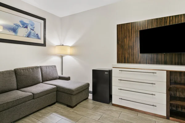 shr-baltimore-ks-3-king-suite--1--gallery_image-800x600