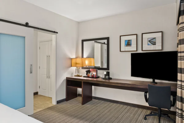 shr-baltimore-ks-3-king-suite--3--gallery_image-800x600